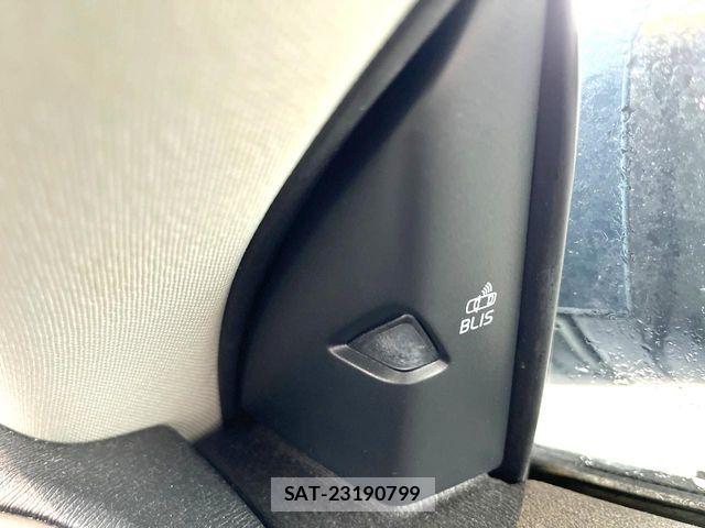 Volvo V40 2019-07 7330978-6