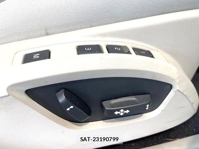 Volvo V40 2019-07 7330978-8