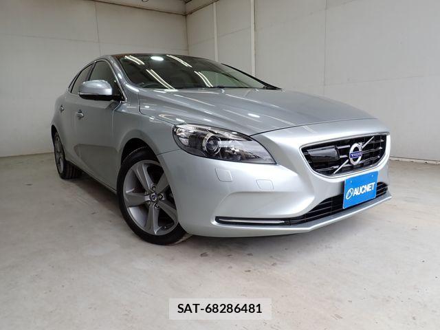 Volvo V40 2013-06 7360357-0