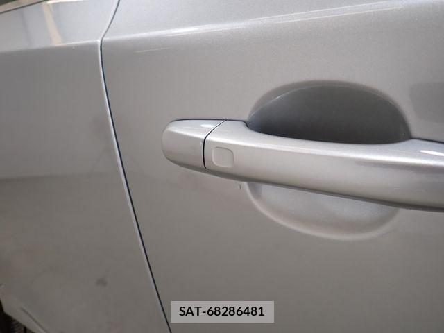 Volvo V40 2013-06 7360357-11