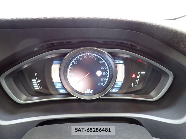 Volvo V40 2013-06 7360357-12