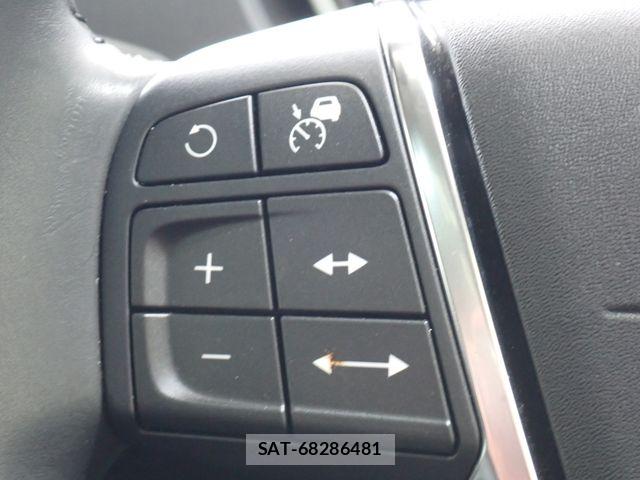 Volvo V40 2013-06 7360357-14