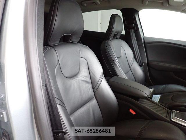 Volvo V40 2013-06 7360357-21