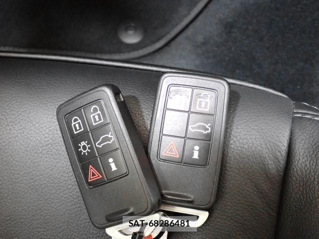 Volvo V40 2013-06 7360357-29