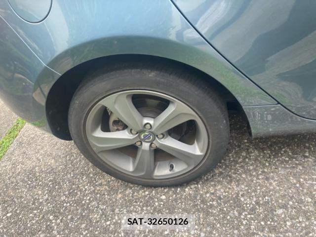 Volvo V40 2013-02 7360359-9