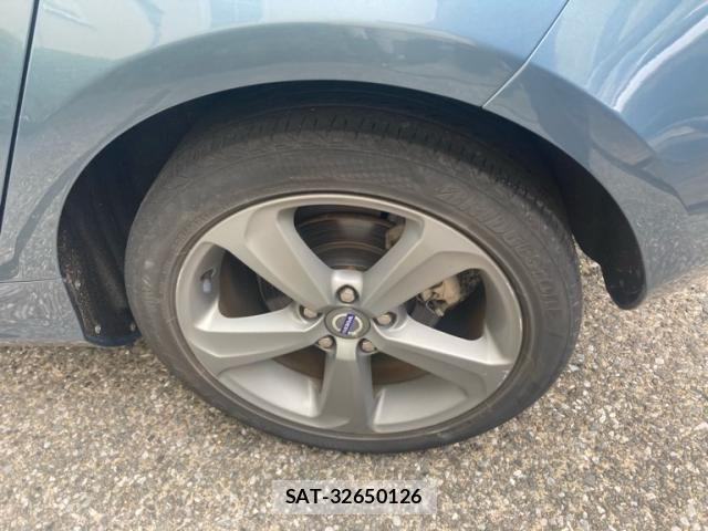 Volvo V40 2013-02 7360359-10