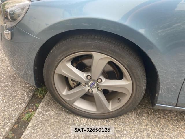 Volvo V40 2013-02 7360359-11