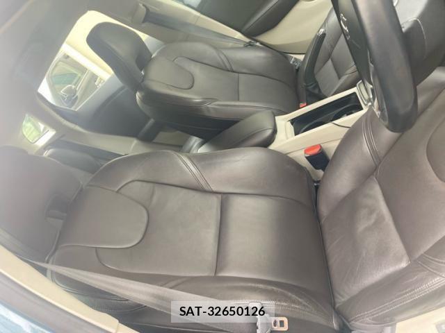 Volvo V40 2013-02 7360359-15
