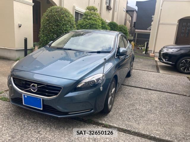 Volvo V40 2013-02 7360359-1