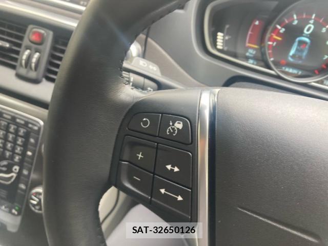 Volvo V40 2013-02 7360359-19