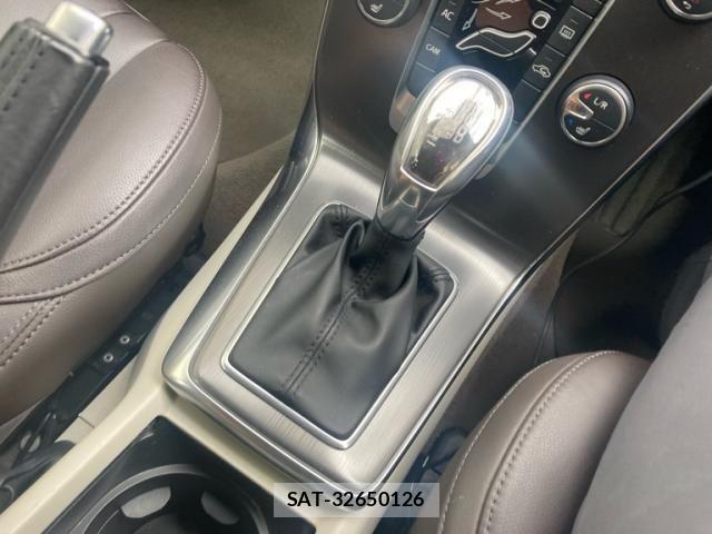 Volvo V40 2013-02 7360359-21