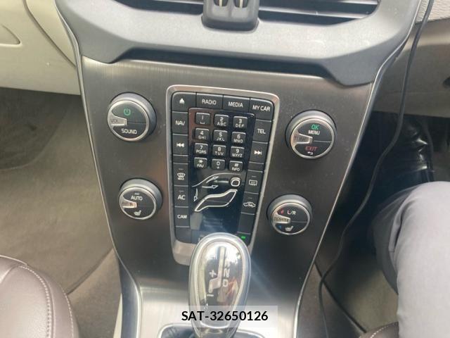 Volvo V40 2013-02 7360359-22