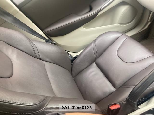 Volvo V40 2013-02 7360359-26