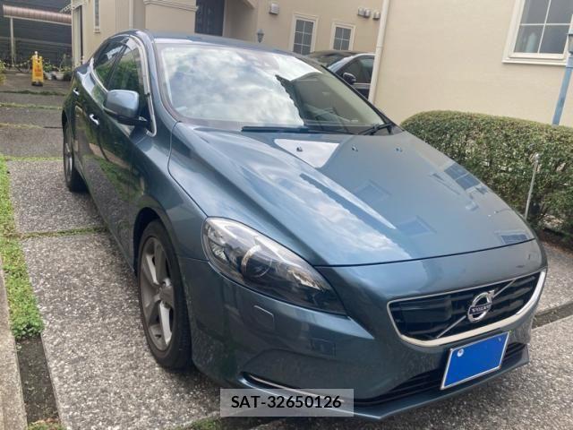 Volvo V40 2013-02 7360359-2
