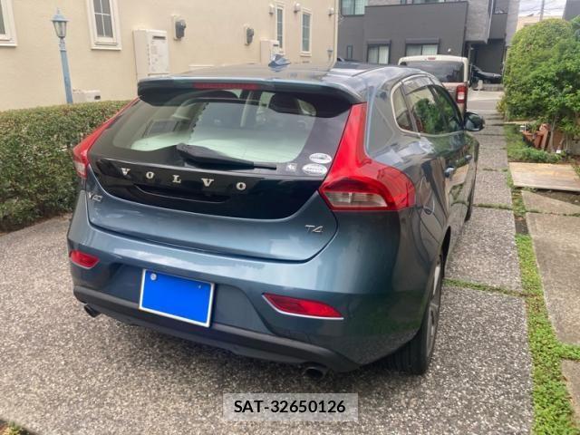 Volvo V40 2013-02 7360359-6