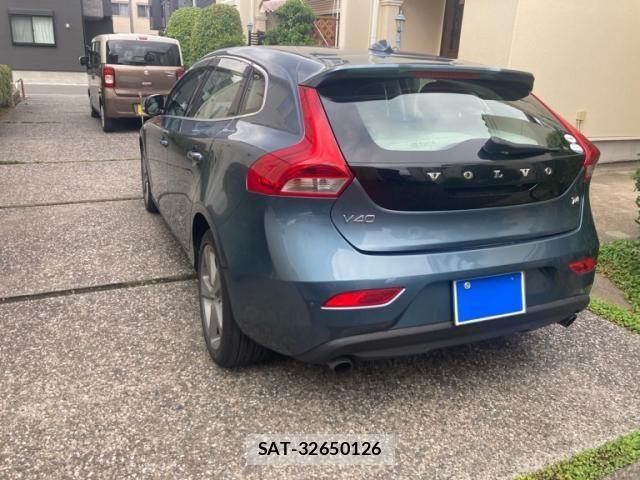 Volvo V40 2013-02 7360359-7