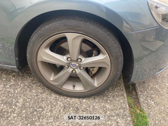 Volvo V40 2013-02 7360359-8