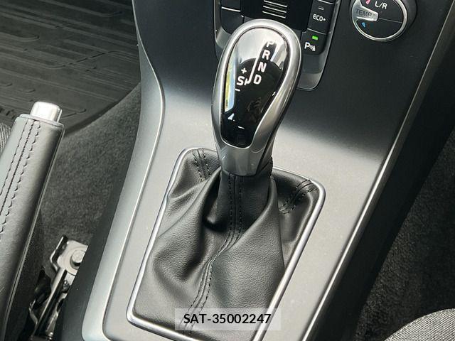 Volvo V40 2017-03 7394714-17