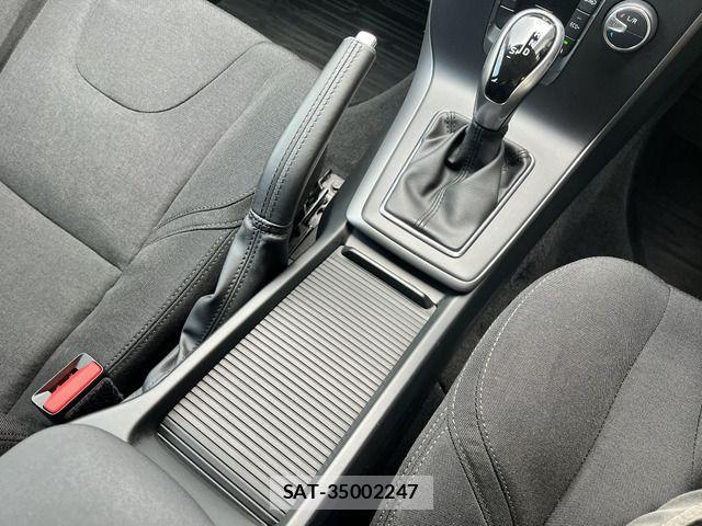 Volvo V40 2017-03 7394714-18