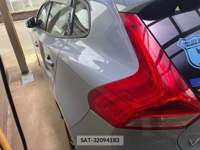 Volvo V40 2018-04 7458679-10