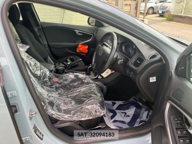 Volvo V40 2018-04 7458679-16