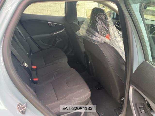Volvo V40 2018-04 7458679-17