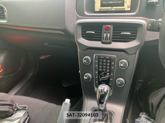Volvo V40 2018-04 7458679-21