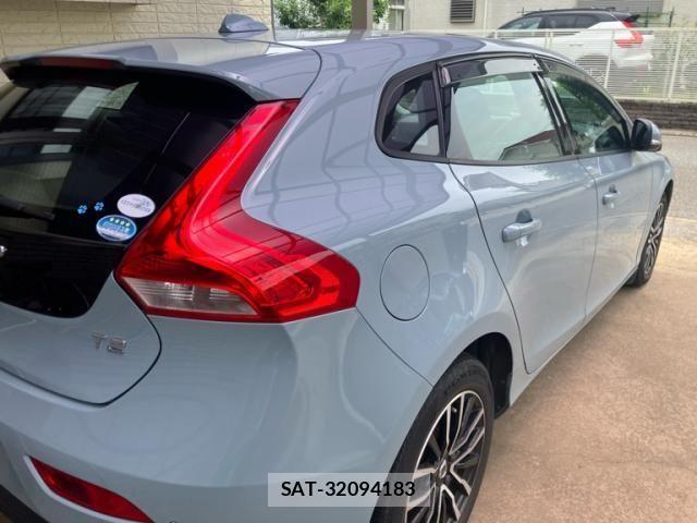 Volvo V40 2018-04 7458679-8