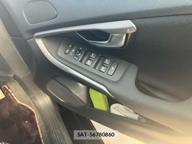 Volvo V40 2017-05 7503526-11