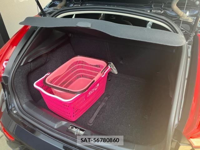 Volvo V40 2017-05 7503526-18