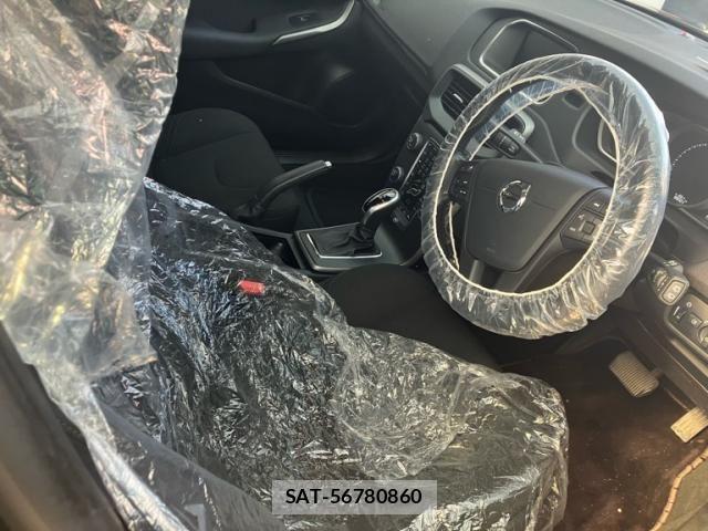 Volvo V40 2017-05 7503526-7