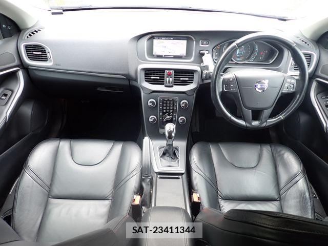 Volvo V40 2013-12 7510388-16