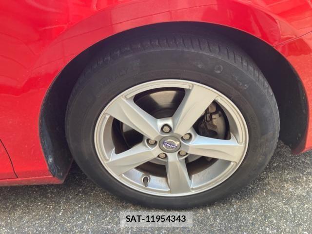 Volvo V40 2013-08 7503527-9