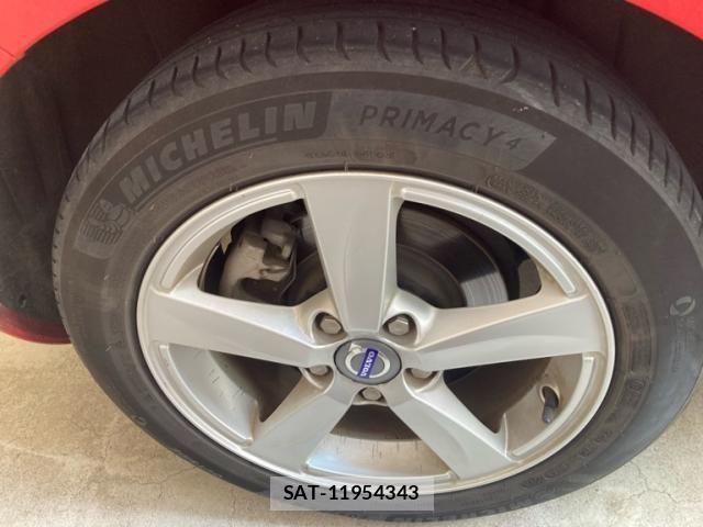 Volvo V40 2013-08 7503527-10
