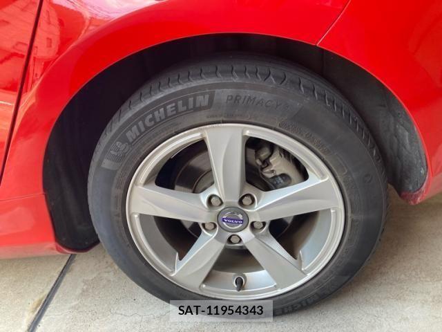 Volvo V40 2013-08 7503527-11