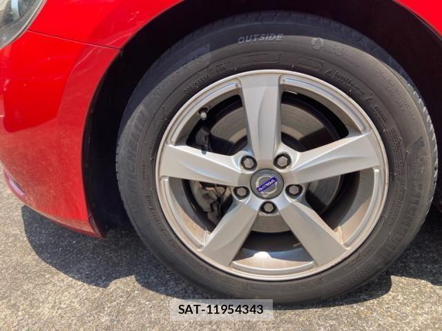 Volvo V40 2013-08 7503527-12