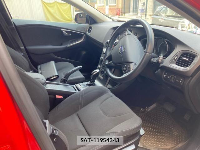 Volvo V40 2013-08 7503527-13