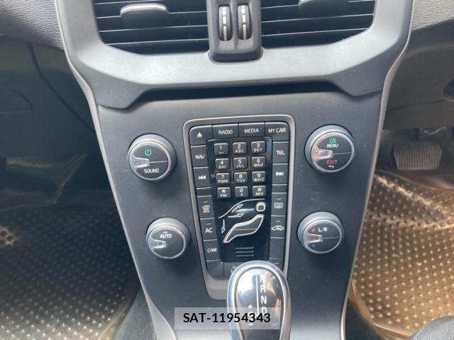 Volvo V40 2013-08 7503527-19