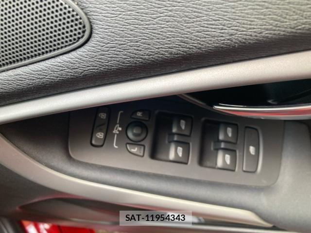 Volvo V40 2013-08 7503527-21