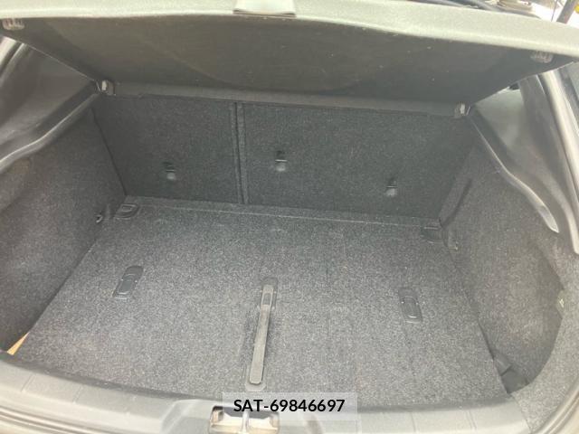Volvo V40 2016-06 7503528-10