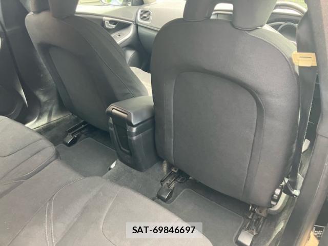 Volvo V40 2016-06 7503528-11