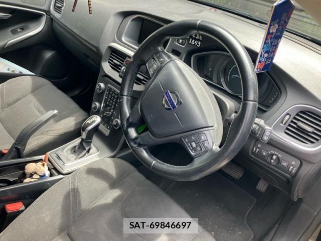 Volvo V40 2016-06 7503528-13