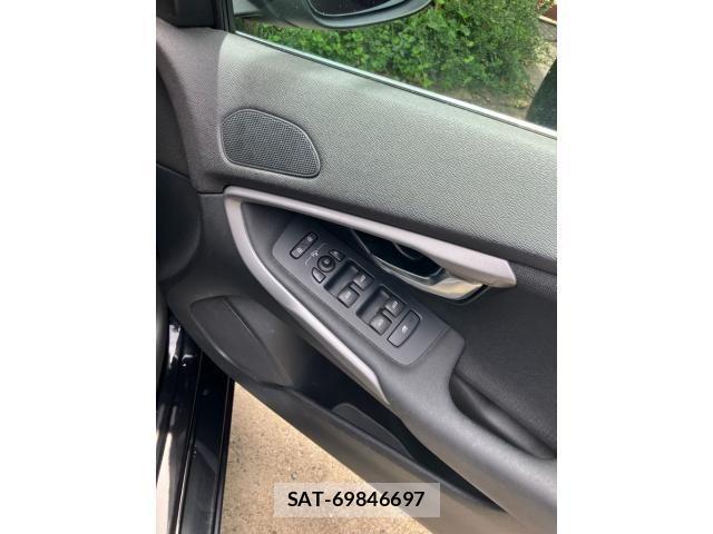 Volvo V40 2016-06 7503528-15