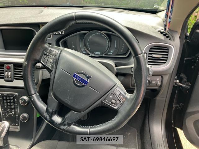 Volvo V40 2016-06 7503528-21
