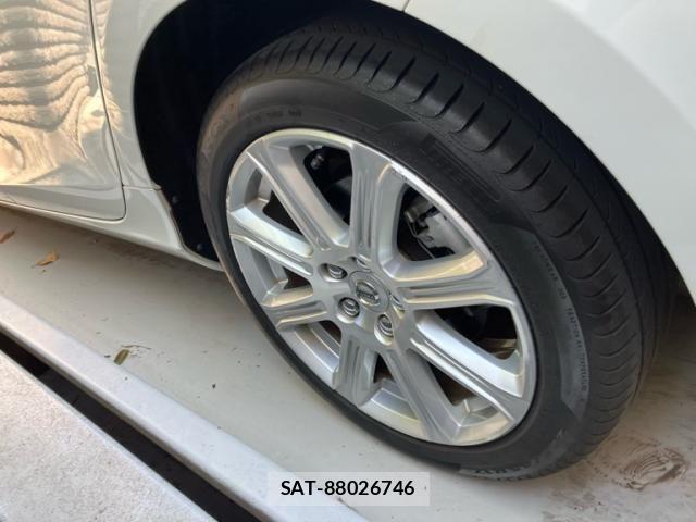 Volvo V40 2017-03 7621130-9