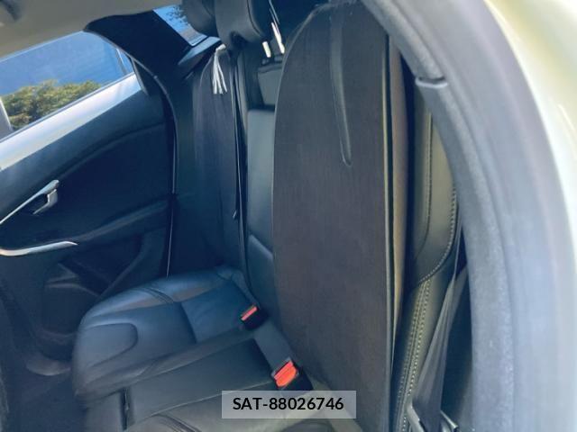 Volvo V40 2017-03 7621130-11