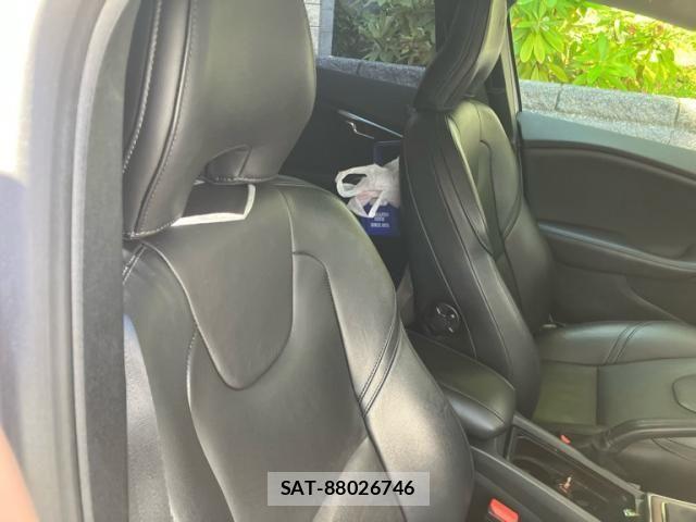Volvo V40 2017-03 7621130-18