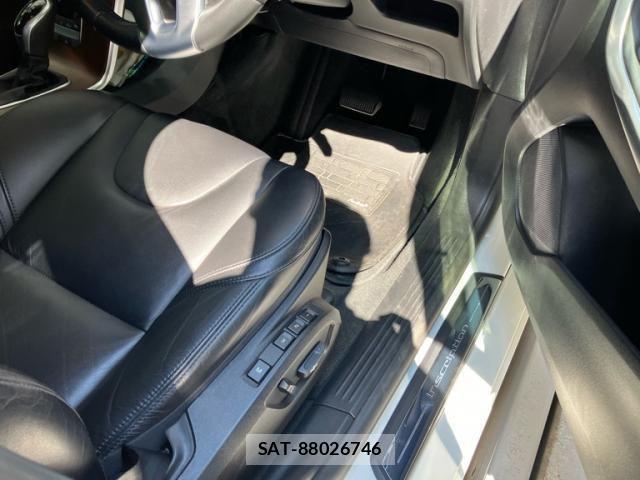 Volvo V40 2017-03 7621130-20