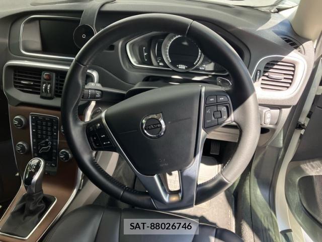 Volvo V40 2017-03 7621130-21