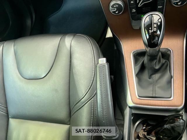 Volvo V40 2017-03 7621130-23